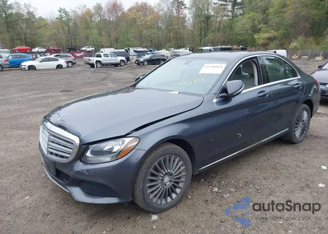 2015 Mercedes-Benz C 300 4Matic/Luxury 4Matic/Sport 4Matic from USA, damaged, VIN 55SWF4KB4FU016712
